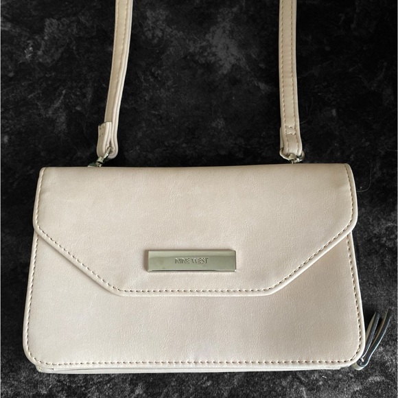 Nine West Crossbody Bag Beige/Pale Pink Adjustable Strap Purse EUC - Picture 12 of 14